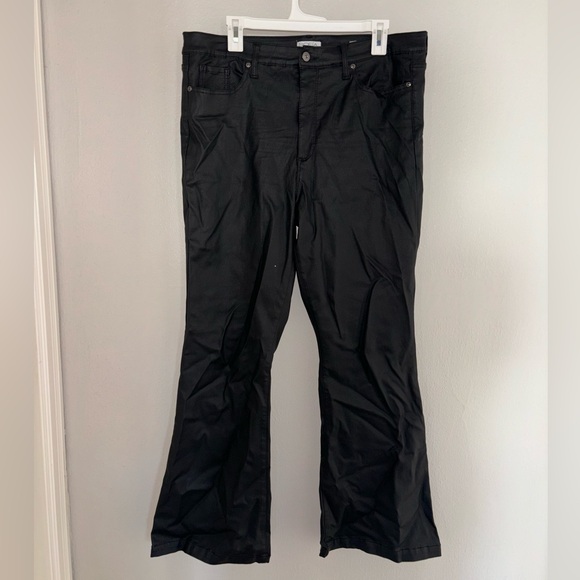 Bootcut vegan leather pant - Picture 2 of 3